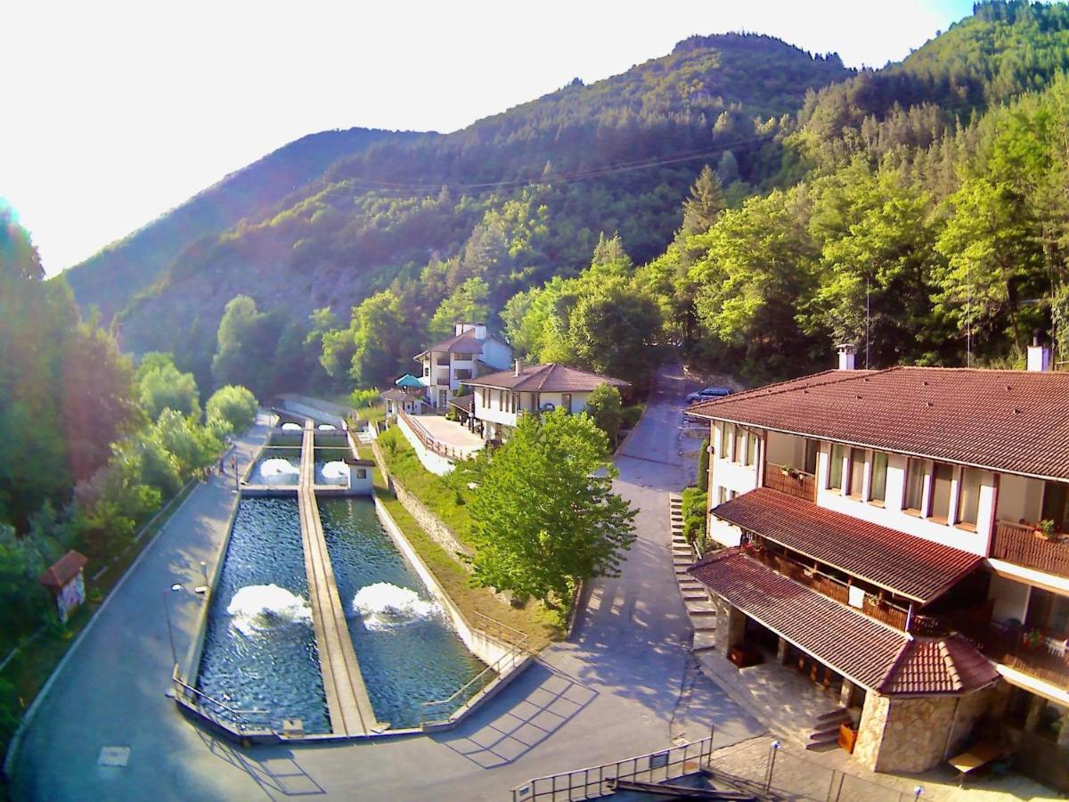 Fisherman'S Hut Family Hotel Beden Exterior photo