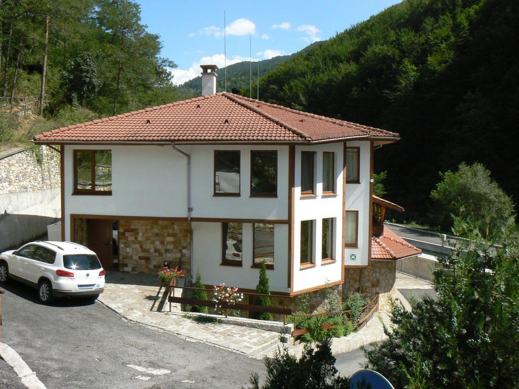 Fisherman'S Hut Family Hotel Beden Exterior photo