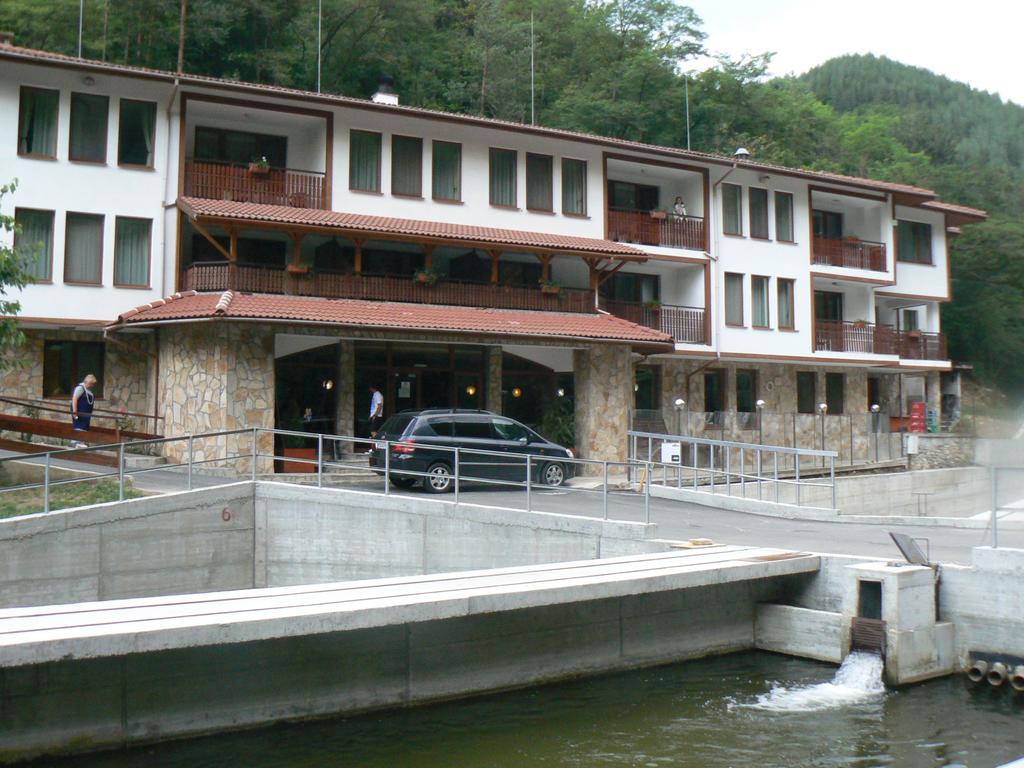 Fisherman'S Hut Family Hotel Beden Exterior photo