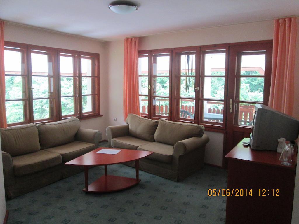Fisherman'S Hut Family Hotel Beden Room photo