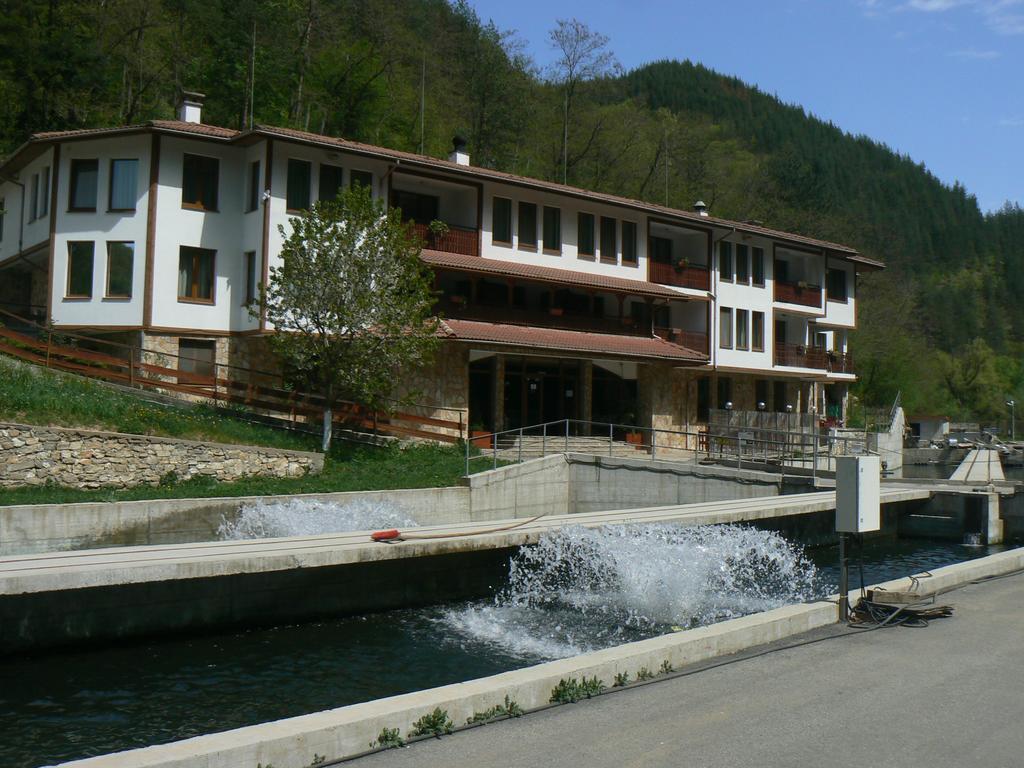 Fisherman'S Hut Family Hotel Beden Exterior photo
