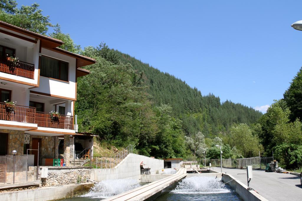Fisherman'S Hut Family Hotel Beden Exterior photo